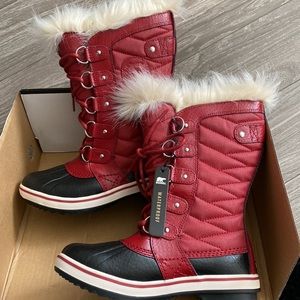 Sorel rain & snow boots NEW